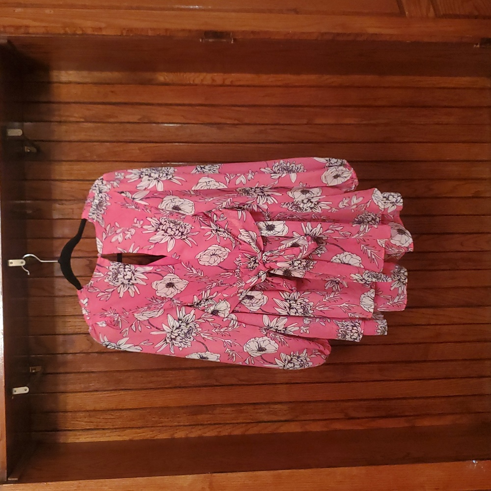 ❤️ 3 For $18 Beyond Words Floral Pink Wrap Top - Picture 2 of 3